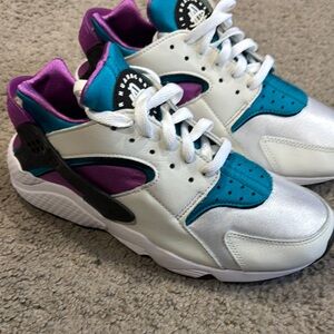 Women’s Nike Air Huaraches